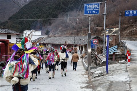 2月13日(正月初六,四川绵阳平武白马藏乡举行传统民俗—跳曹盖活动